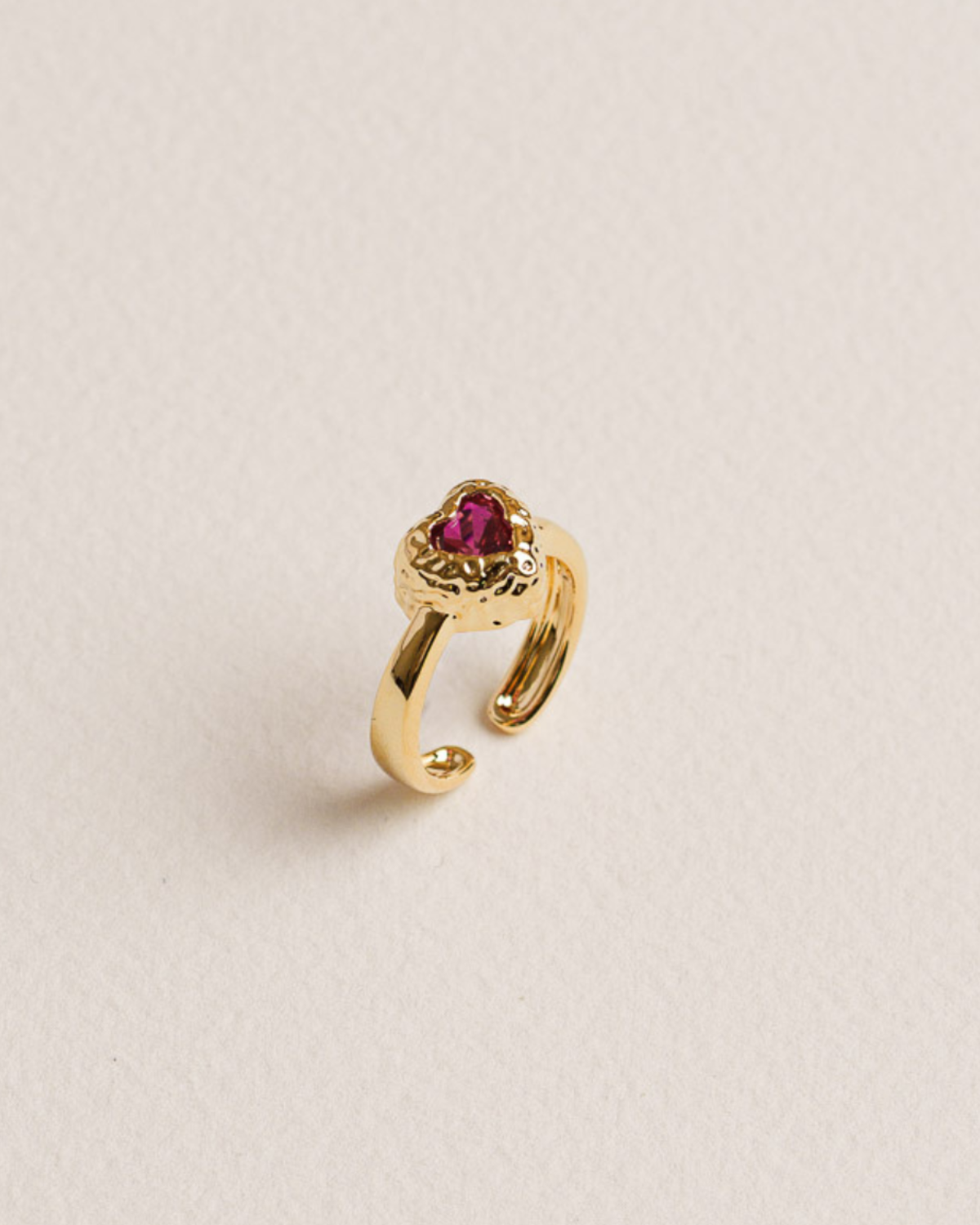 18k gold-plated ring representing a red heart zirconia