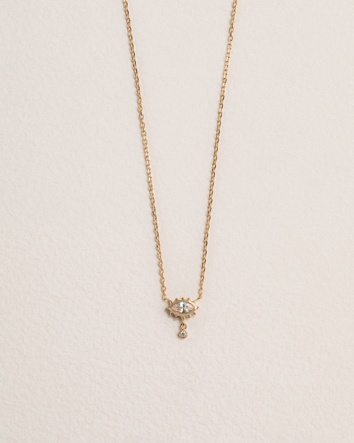 A 18k gold-plated necklace eye in zirconia