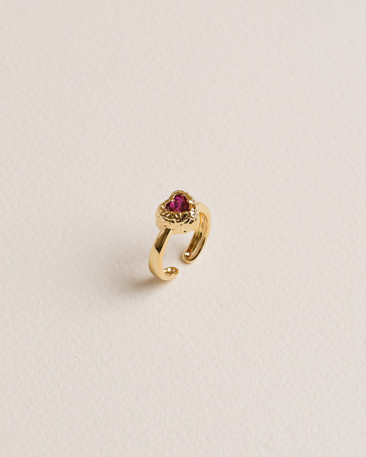 18k gold-plated ring representing a red heart zirconia