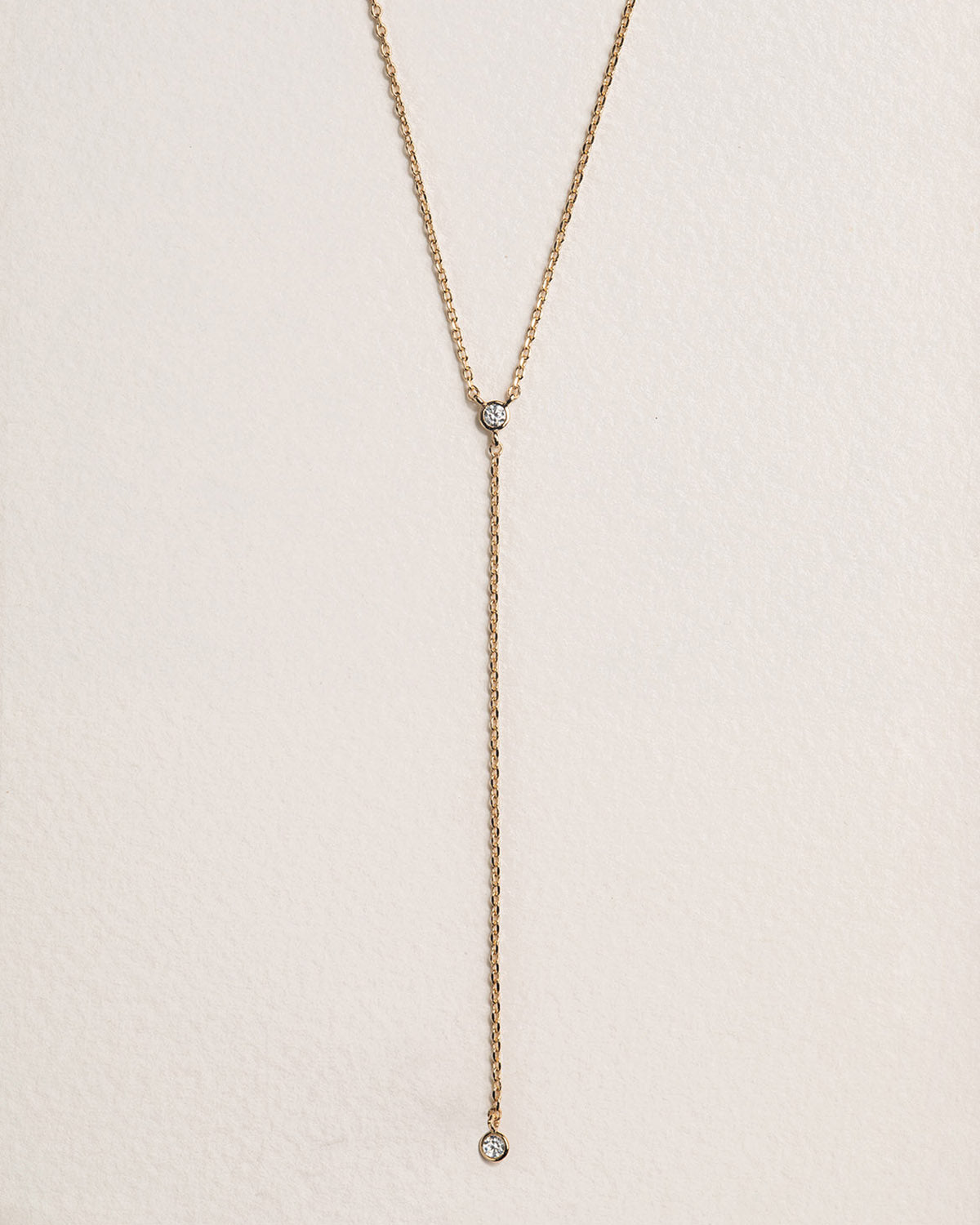 A 18k gold-plated necklace with two zirconia pendant.