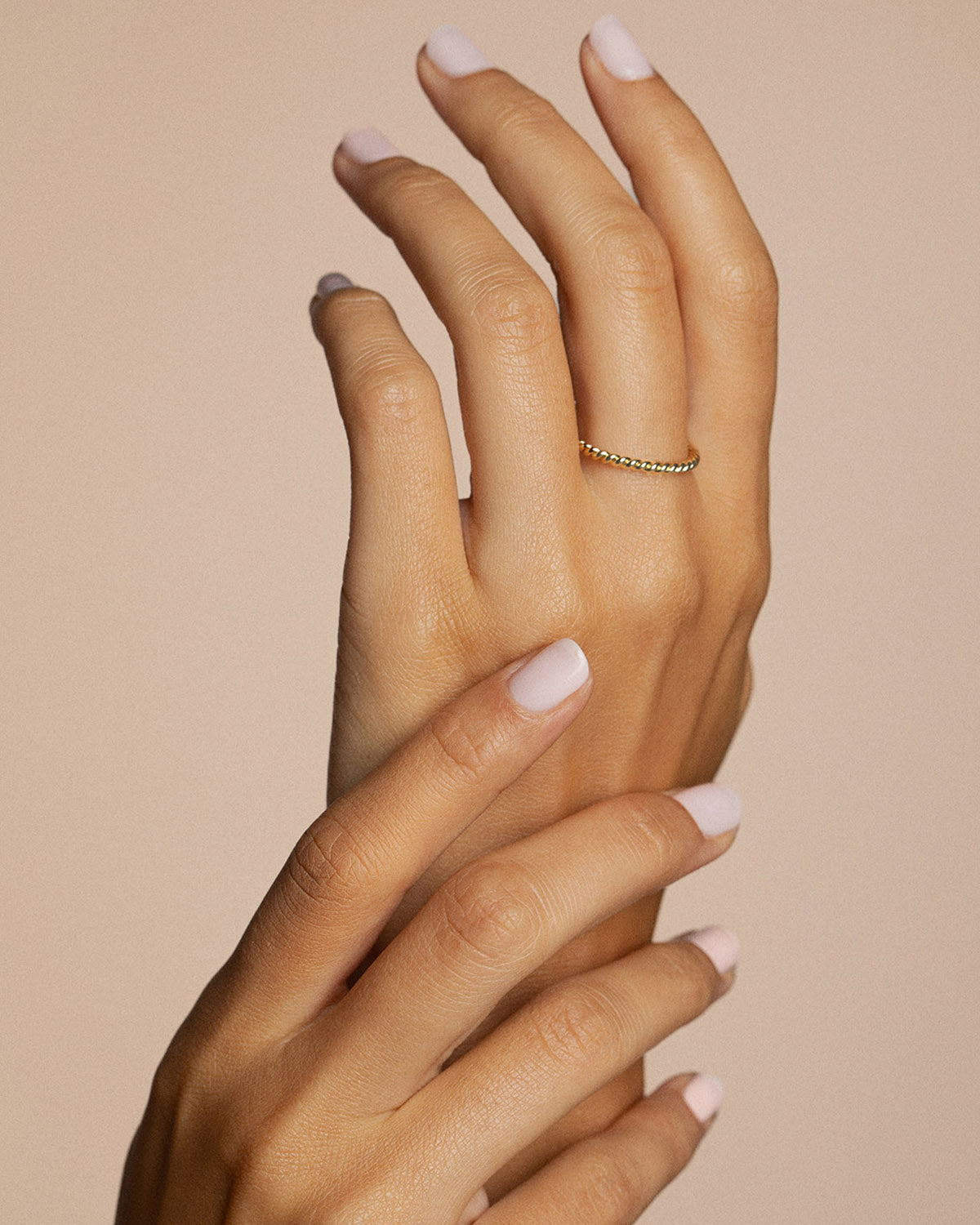 A 18k gold-plated twisted ring by Korè Paris