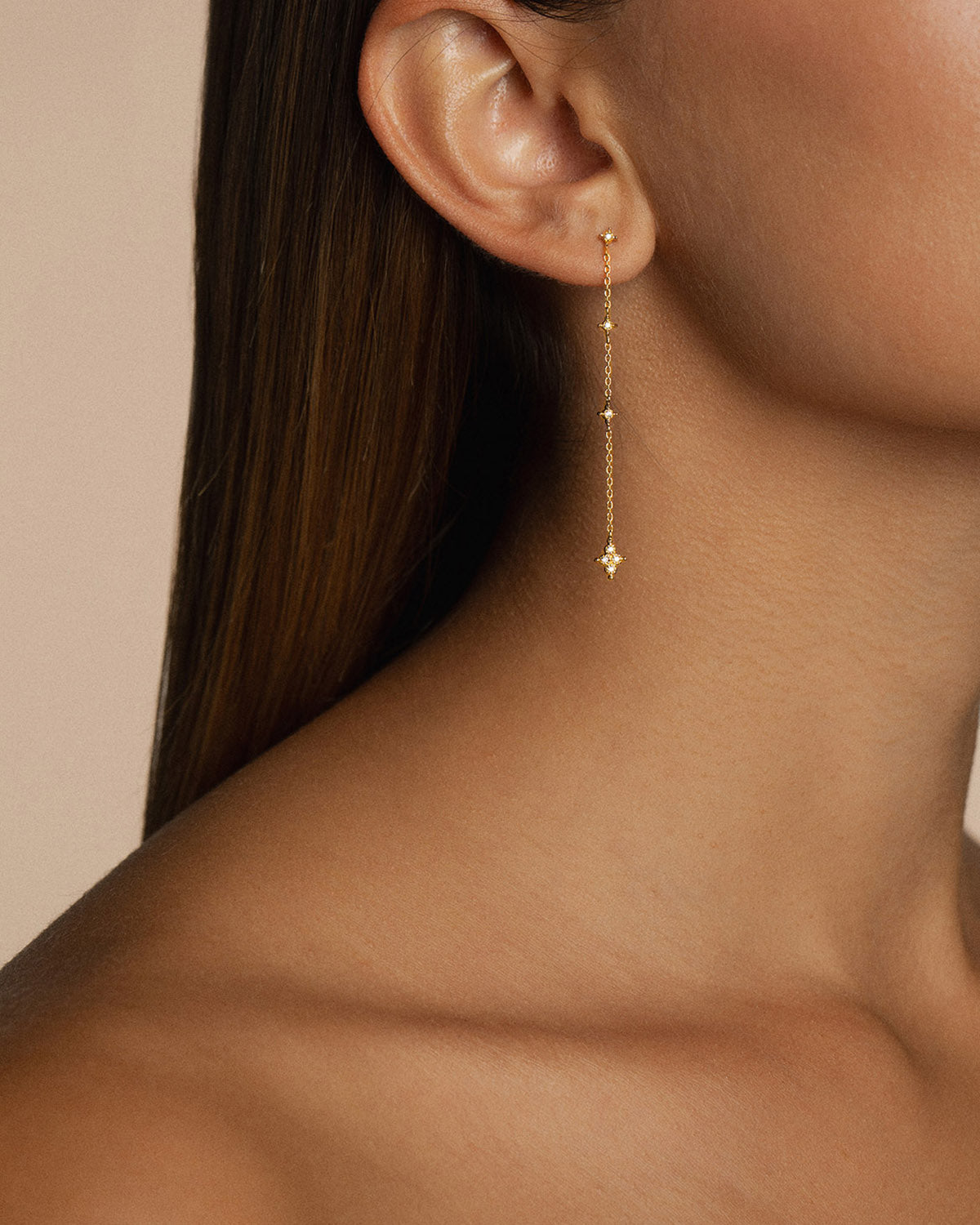 A 18k gold-plated earrings design by Korè Paris