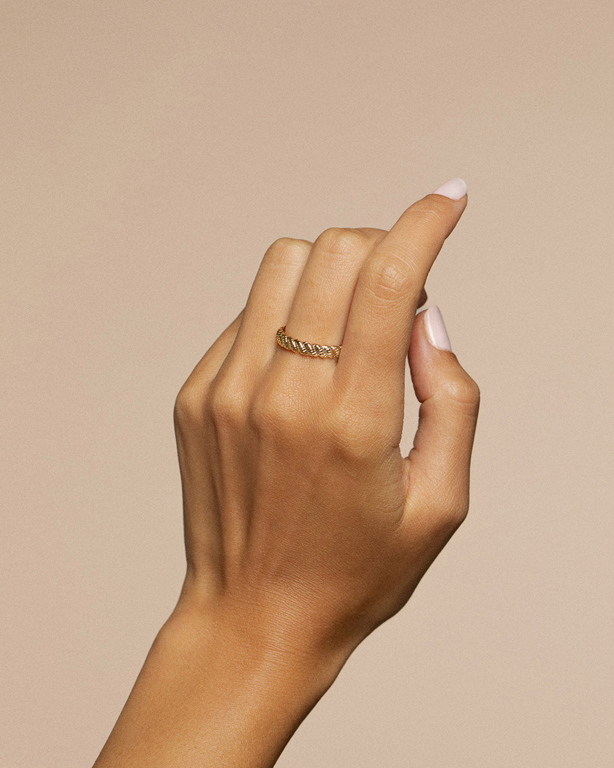 A 18k gold-plated ring worn a a luminous hand