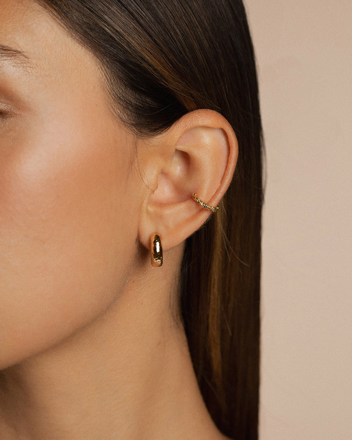 A 18k gold-plated earrings 
