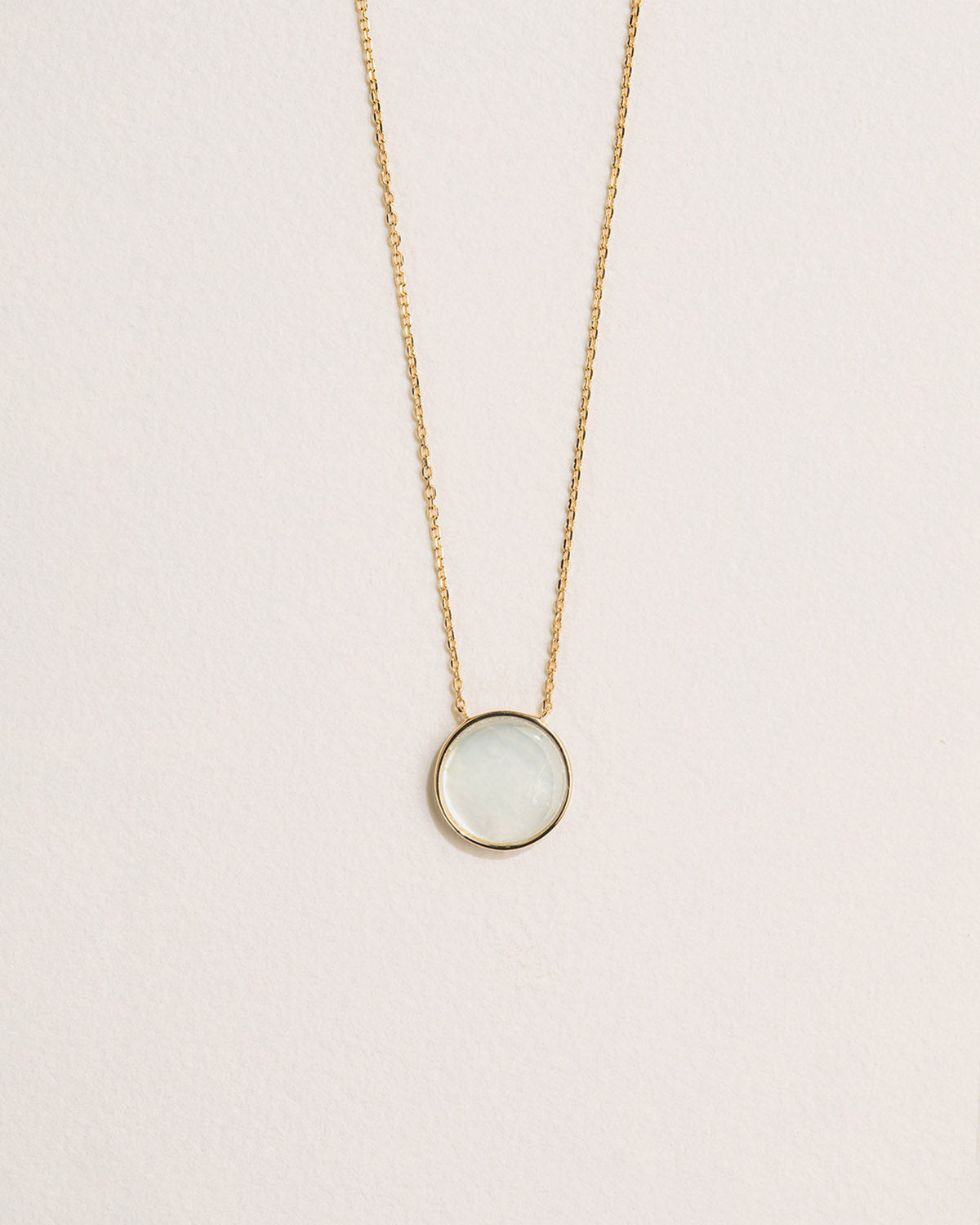 A 18k gold-plated mother-of-pearl necklace