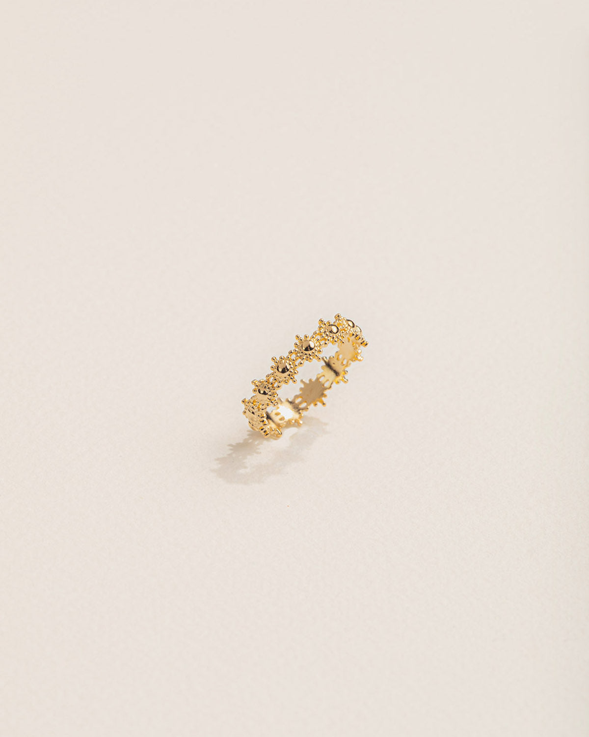 A 18k gold-plated colored ring with star like embellishments
