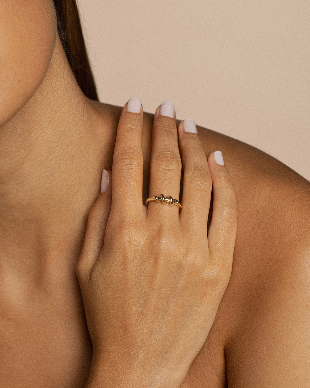 A 18k gold-plated ring with a gold thread by Korè Paris